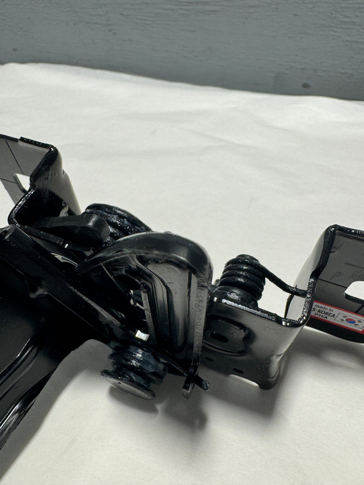 84693736 2019-2023 Chevrolet Equinox Hood Latch Lock OEM