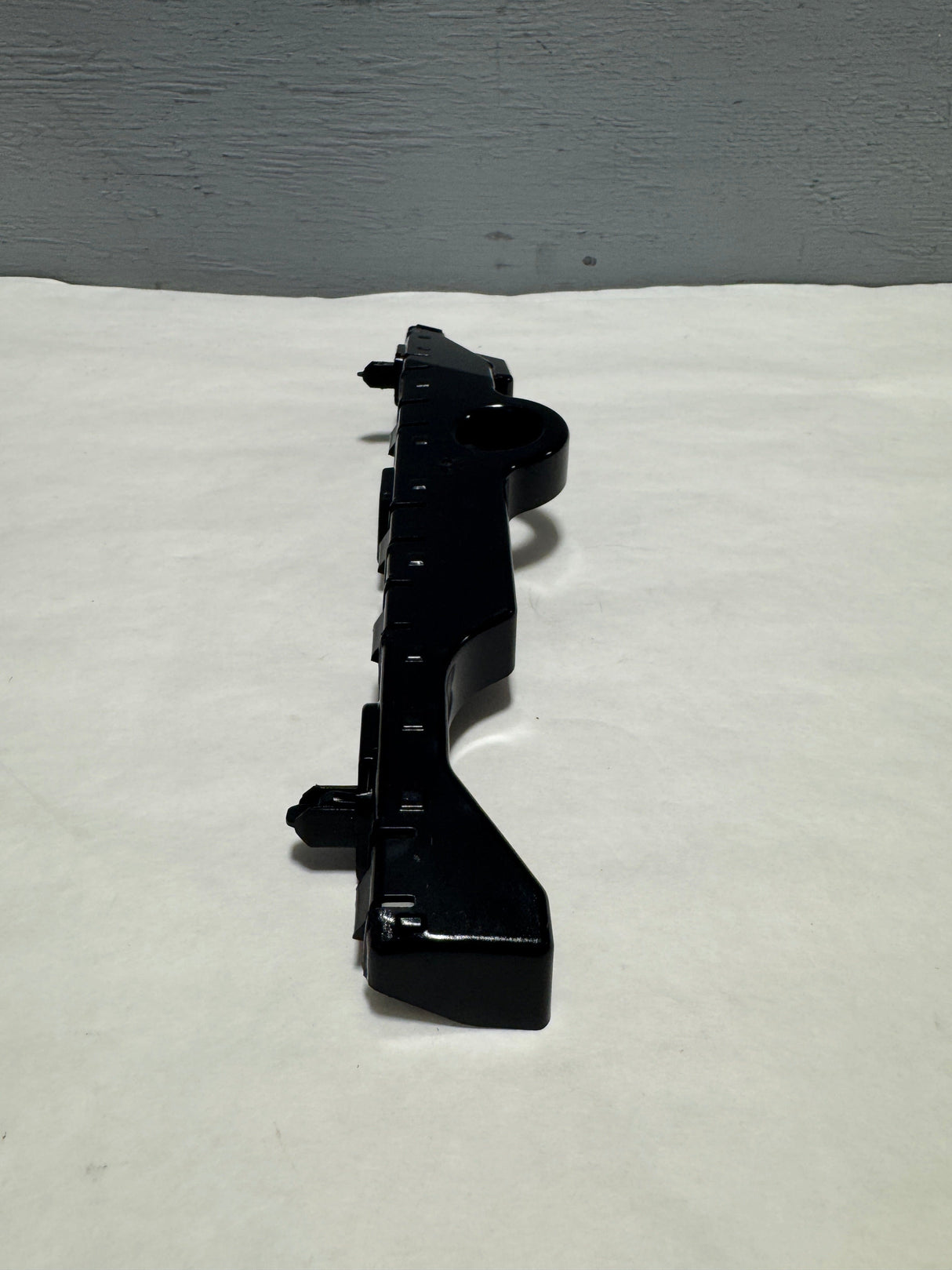84624943 2019-2023 Chevrolet Silverado 1500 Driver Side Front Bumper Guide Driver Bracket OEM