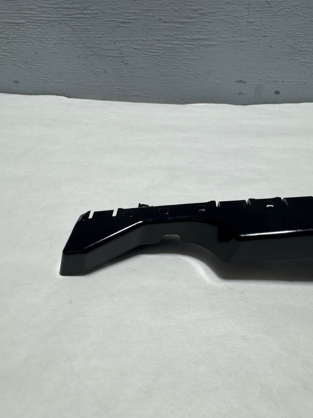 84624943 2019-2023 Chevrolet Silverado 1500 Driver Side Front Bumper Guide Driver Bracket OEM