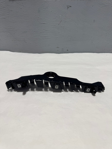 84624943 2019-2023 Chevrolet Silverado 1500 Driver Side Front Bumper Guide Driver Bracket OEM