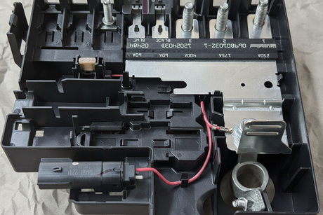 2019-2023 Chevrolet Silverado GMC Sierra Battery Fuse Block Breaker OEM