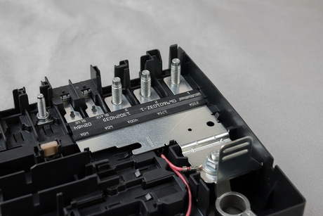 2019-2023 Chevrolet Silverado GMC Sierra Battery Fuse Block Breaker OEM