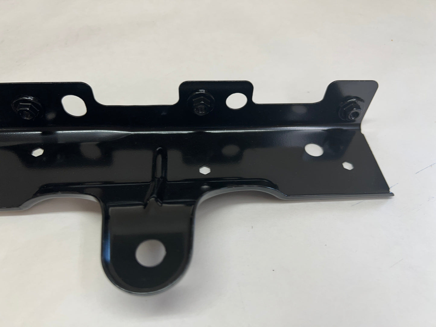 CL-0823-84464089-M3 2019-2023 GMC Sierra 1500 Passenger Side Lower headlight Bracket  84464089