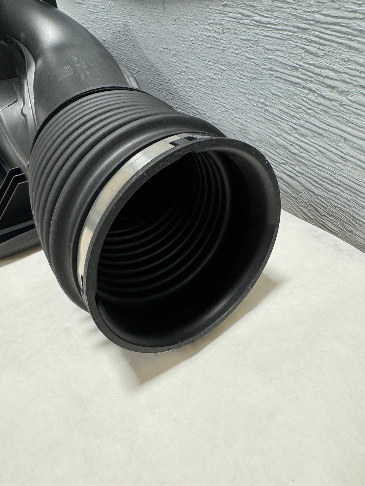 84467638 2019-2023 Silverado Sierra 1500 5.3 Engine Air Intake Outlet Duct OEM