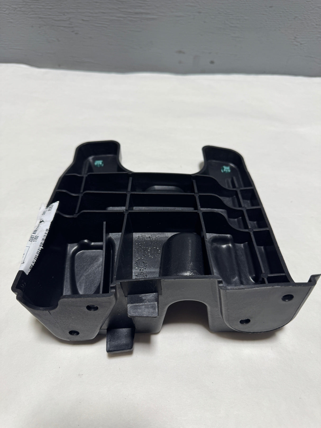 84260332 2019-2023 Silverado Sierra 1500 Driver Side Fender Liner Bracket OEM