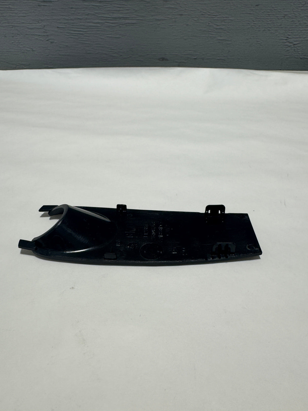 84049176 2019-2023 Silverado Sierra 2500 3500 Rear View Mirror Wiring Cover For Non Pre Crash Equipped Only