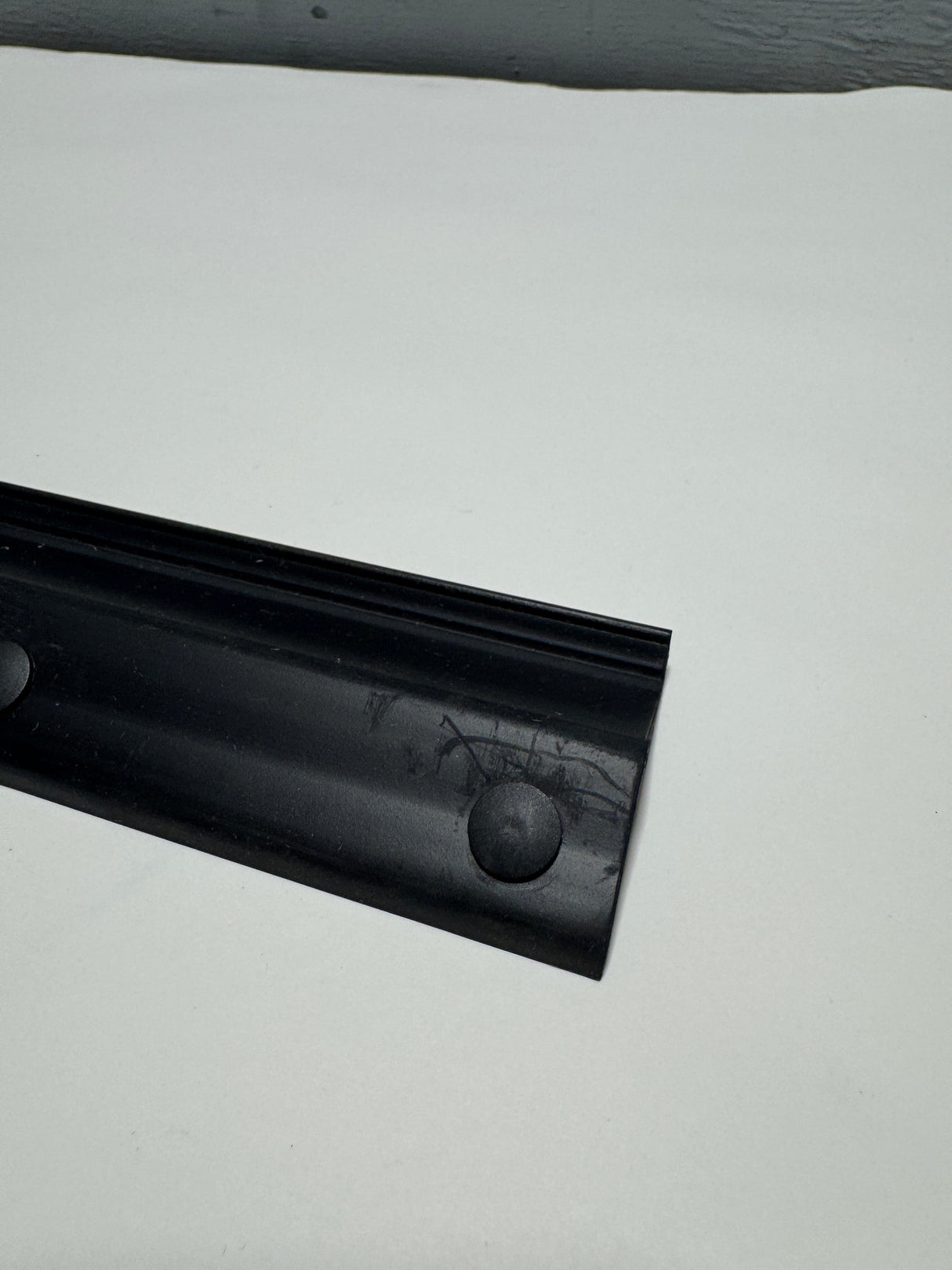 23299092 2019-2024 Buick Enclave Liftgate Upper Weatherstrip Seal OEM