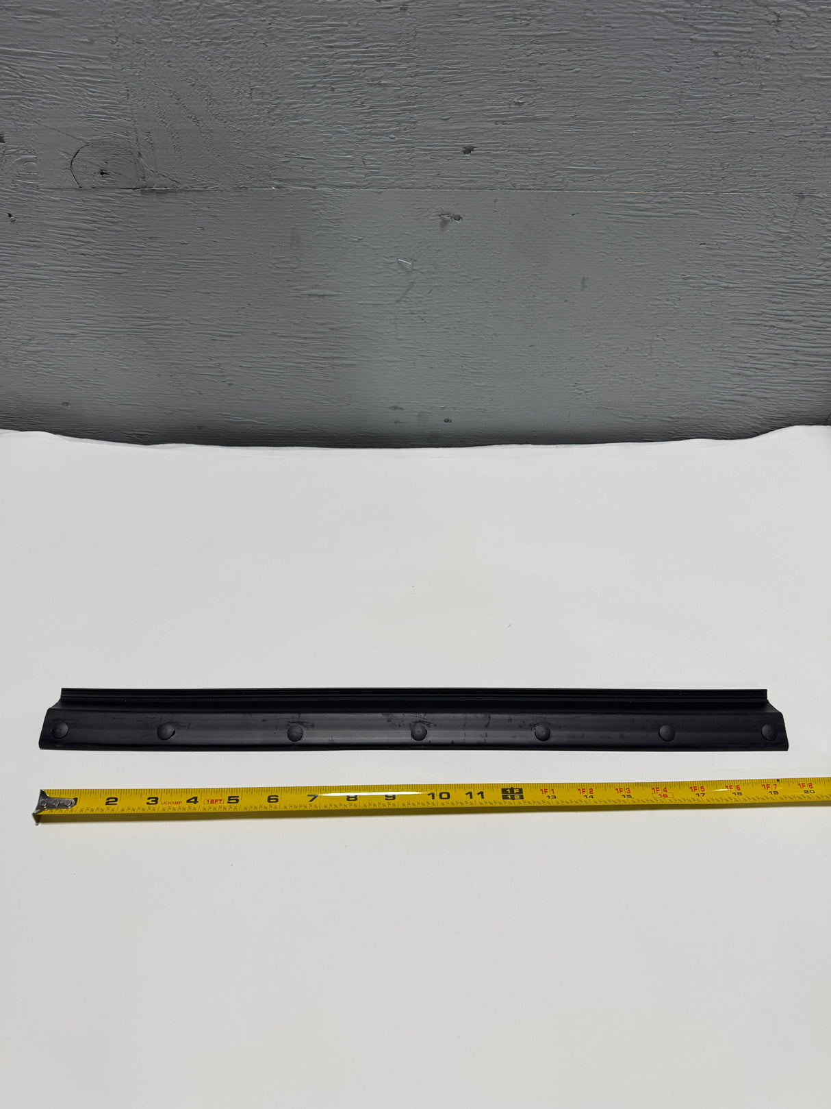 23299092 2019-2024 Buick Enclave Liftgate Upper Weatherstrip Seal OEM