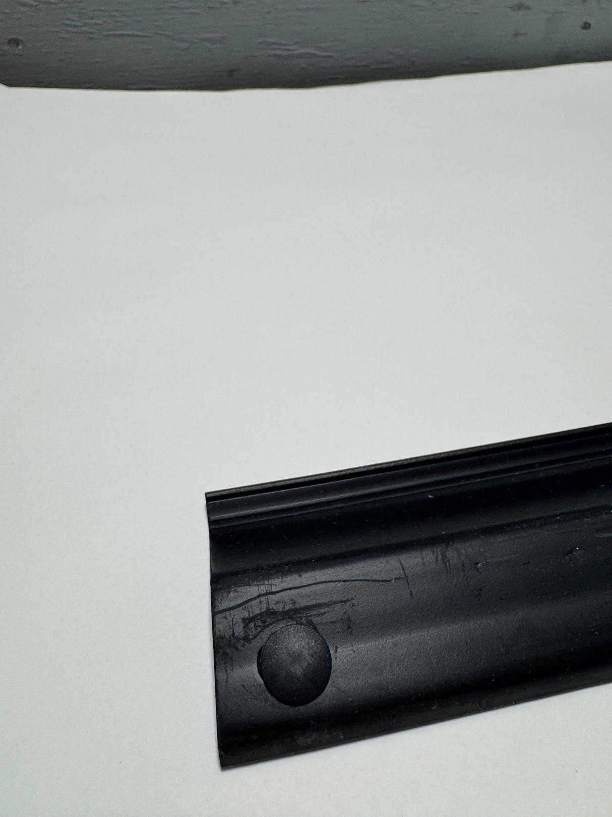 23299092 2019-2024 Buick Enclave Liftgate Upper Weatherstrip Seal OEM