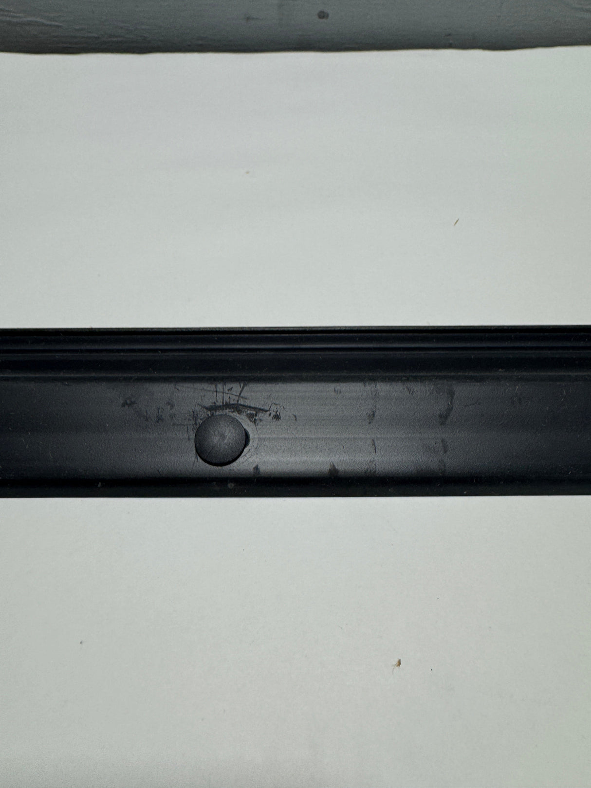23299092 2019-2024 Buick Enclave Liftgate Upper Weatherstrip Seal OEM