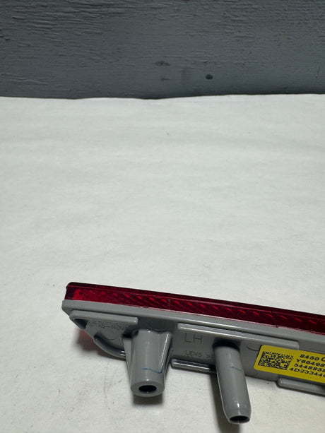 84500524 2019-2024 Chevrolet Blazer Driver Side Rear Bumper Red Reflector OEM