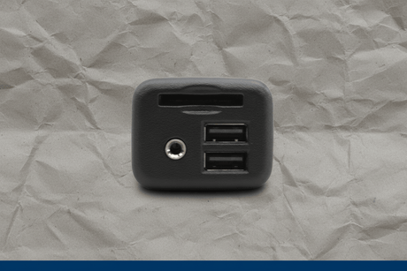 84789791 2019-2024 Chevrolet Buick GM SD Card AUX & USB Port Receptacle OEM