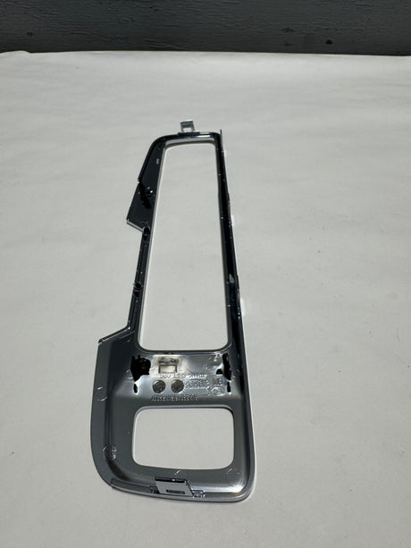 84789207 2019-2024 Chevrolet Equinox Center Console Shifter Trim Bezel OEM