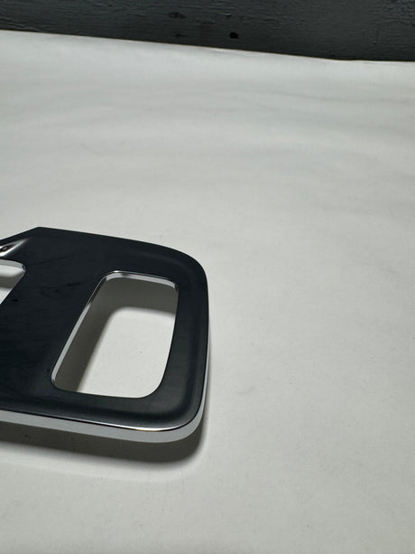 84789207 2019-2024 Chevrolet Equinox Center Console Shifter Trim Bezel OEM