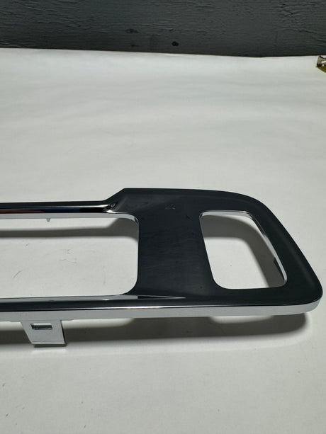 84789207 2019-2024 Chevrolet Equinox Center Console Shifter Trim Bezel OEM