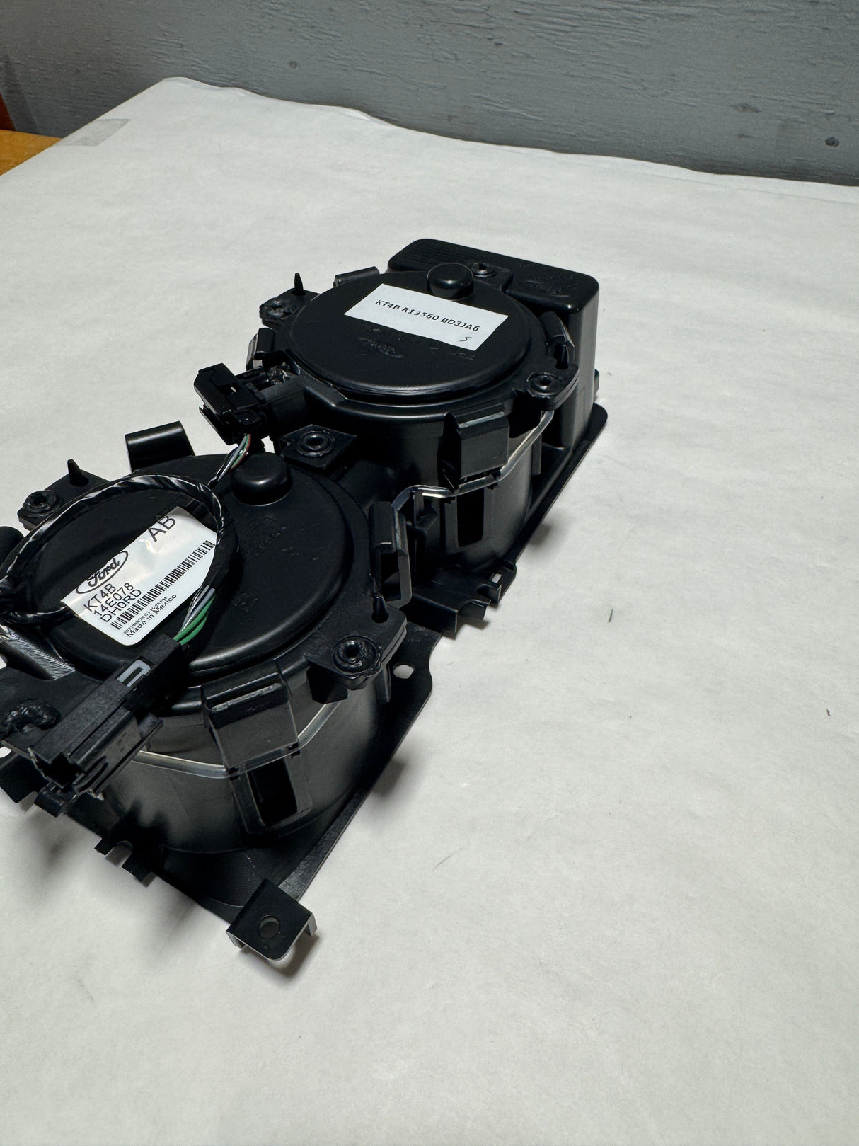 KT4Z-5813562-BA 2019-2024 Ford Edge Center Console Dual Cup Holder w/ LED Ambient Light OEM