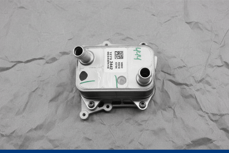 12733442 2019-2025 Chevrolet Silverado/GMC Sierra 1500 2.7L Engine Oil Cooler OEM