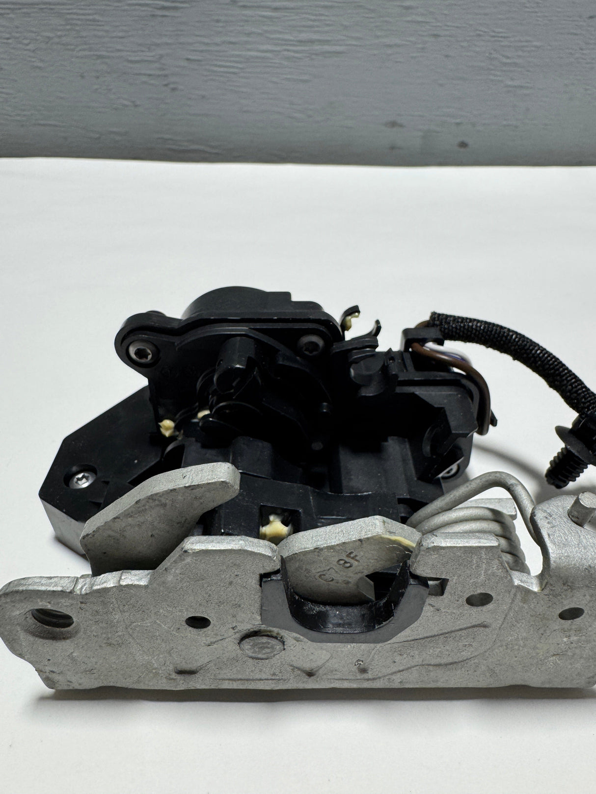 68280336AI 2019-2025 Ram 1500 DT Mult Function Tailgate Passenger Side Latch OEM