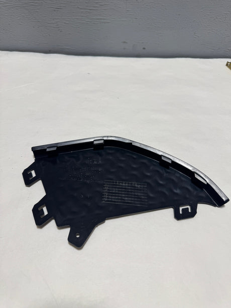 84227858 2019-2025 Sierra Silverado 1500 Driver Side Rear Bumper End Step Pad Cap