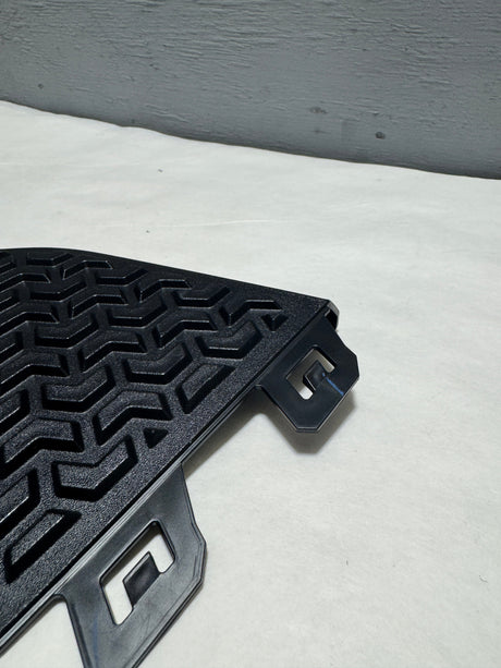 84227858 2019-2025 Sierra Silverado 1500 Driver Side Rear Bumper End Step Pad Cap