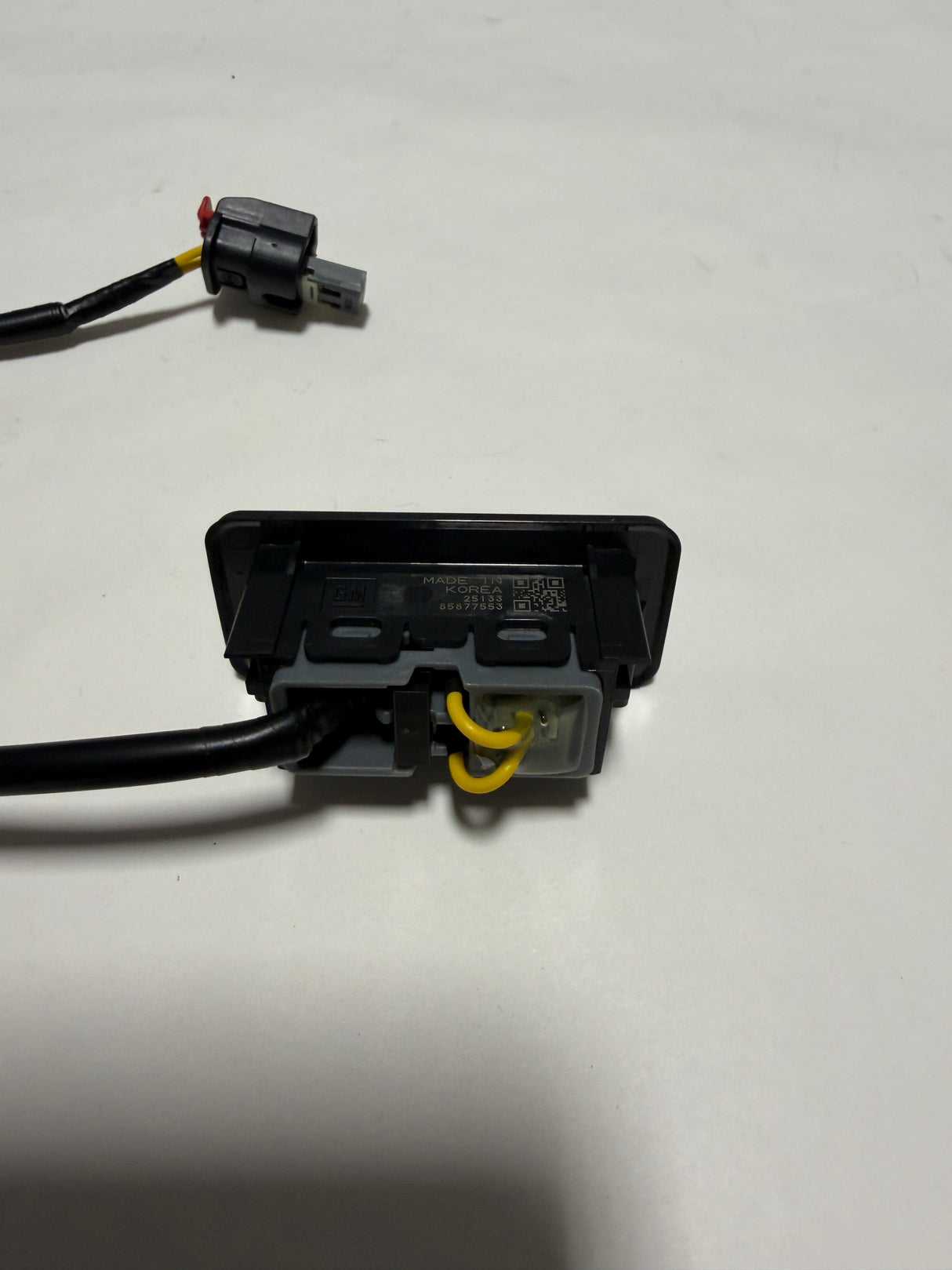 85877553 2019-2025 Silverado or 2019-2025 Sierra OEM Tailgate Release Switch