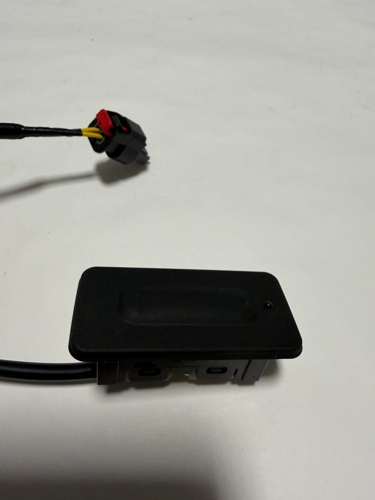 85877553 2019-2025 Silverado or 2019-2025 Sierra OEM Tailgate Release Switch