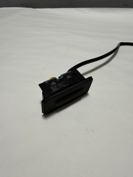 85877553 2019-2025 Silverado or 2019-2025 Sierra OEM Tailgate Release Switch