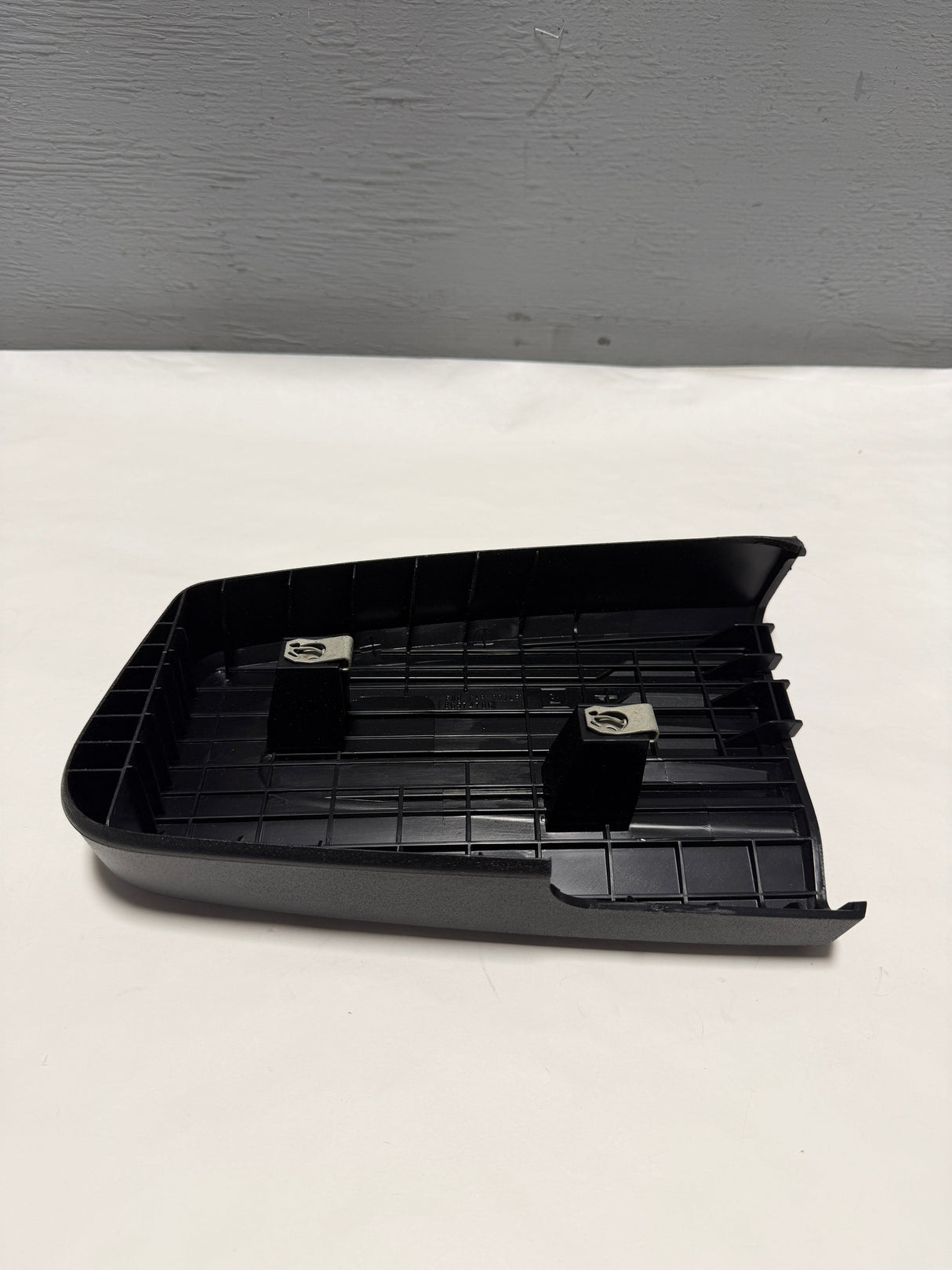 86552072-B19 2019-2025 Silverado Sierra (1) Oval Step Bar End Cap Fits Driver Frt /  Pass Rear