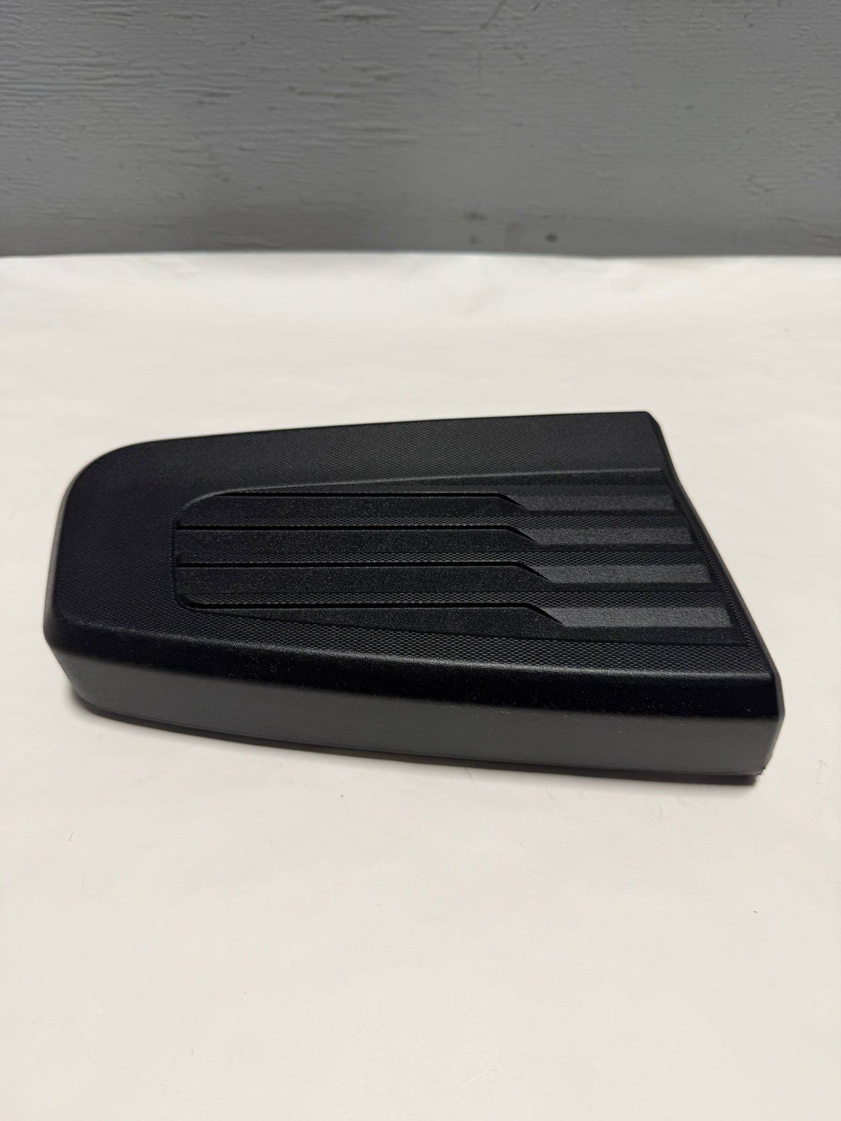 86552073 2019-2025 Silverado Sierra (1) Oval Step Bar End Cap Pass Front / Drvr RR