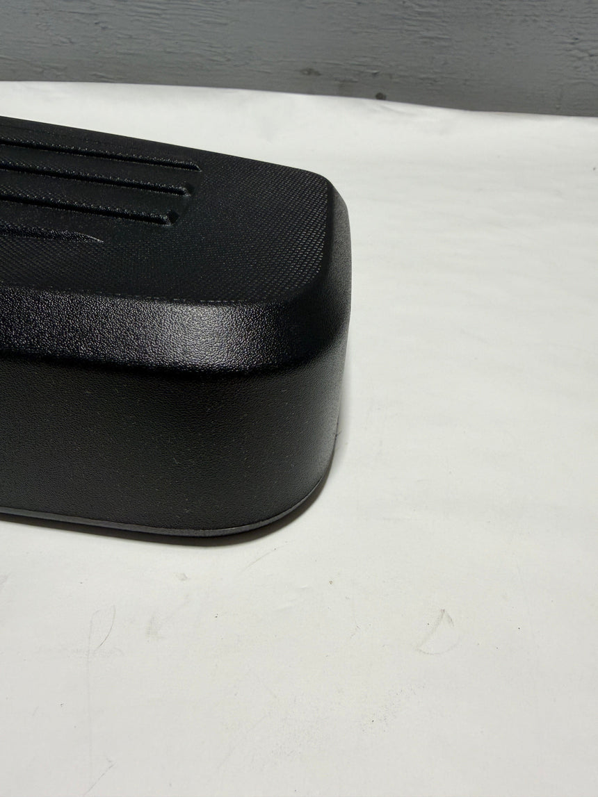 2019-2025 Silverado Sierra (1) Oval Step Bar End Cap Pass Front / Drvr RR