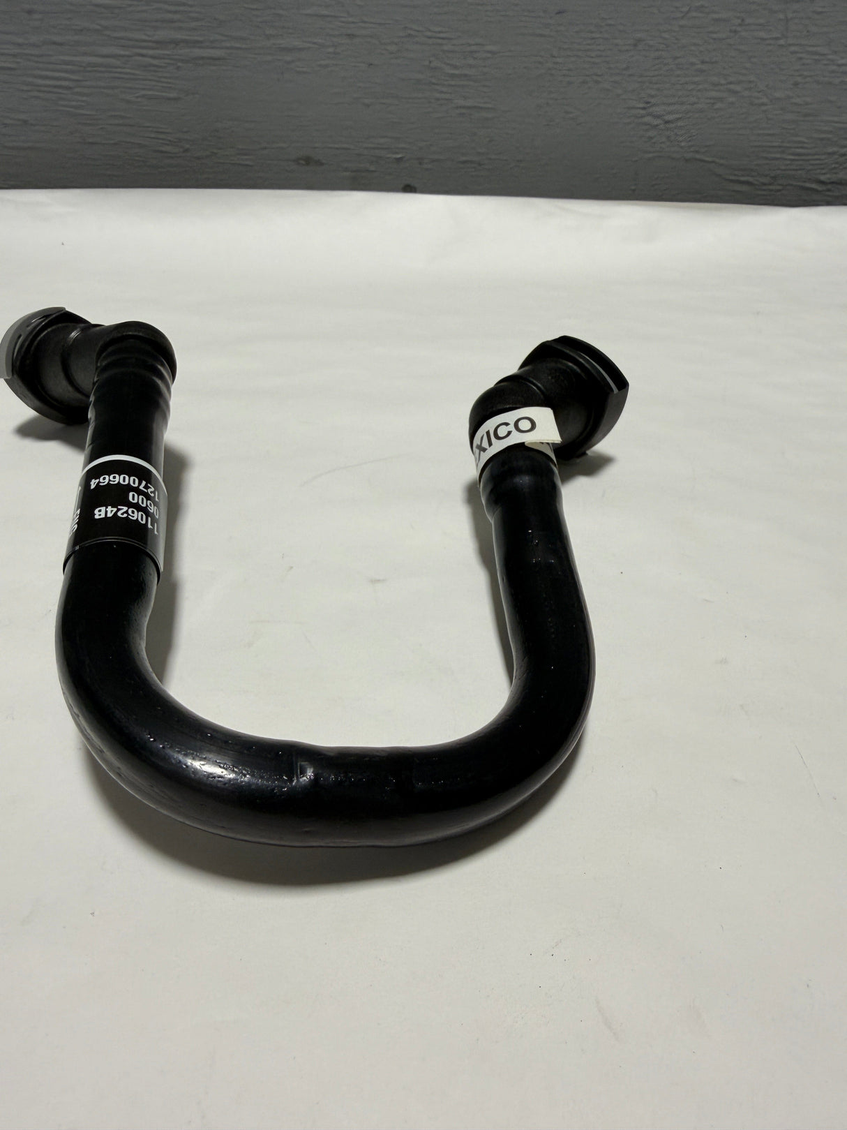 12700664 2019-2025 Silverado Sierra 5.3 ,6.2 or 6.6 PCV Fresh Air Hose New