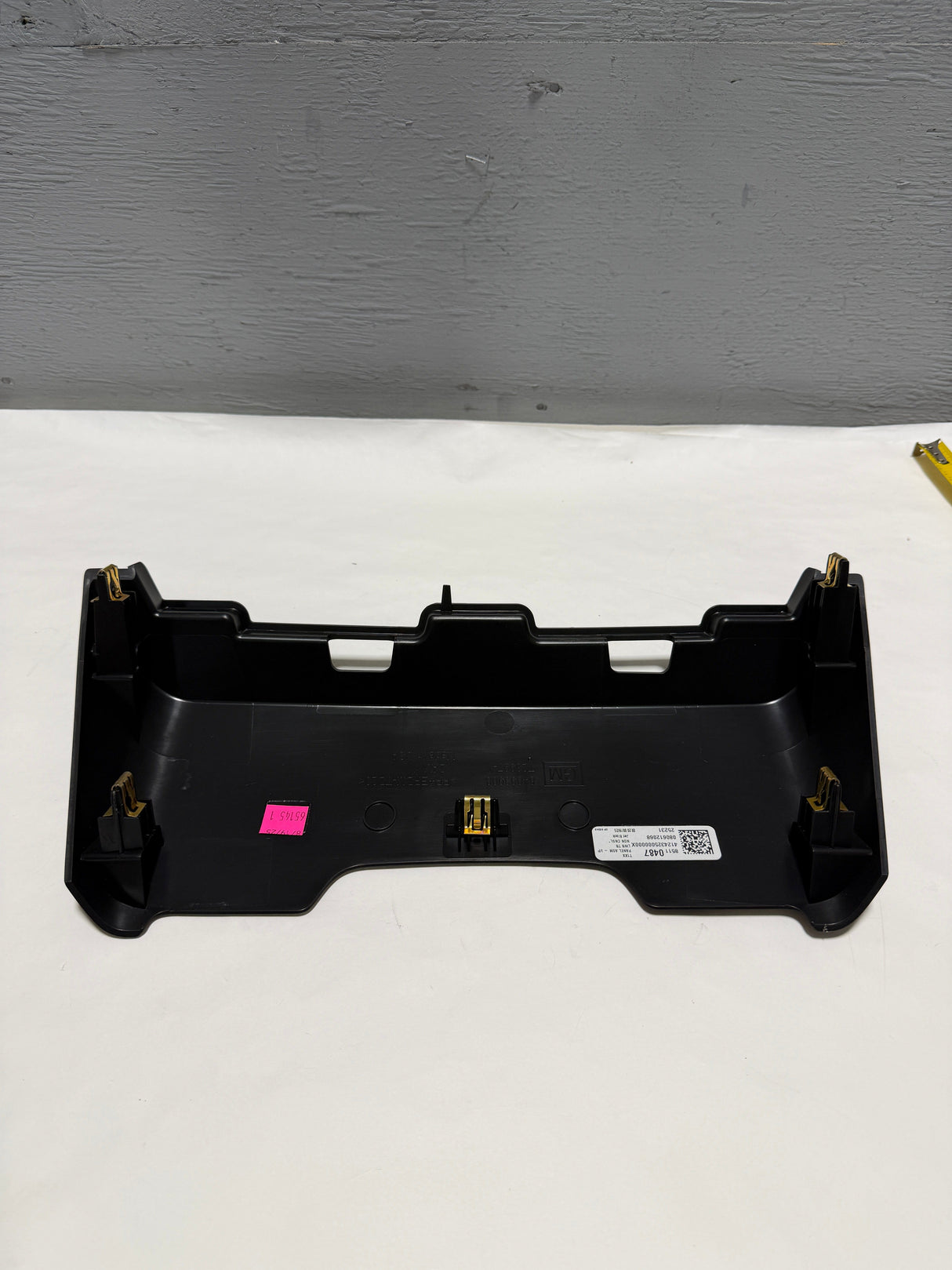 85110487 2019-2025 Silverado Sierra Dashboard Knee Bolster Panel Driver OEM W/o Console