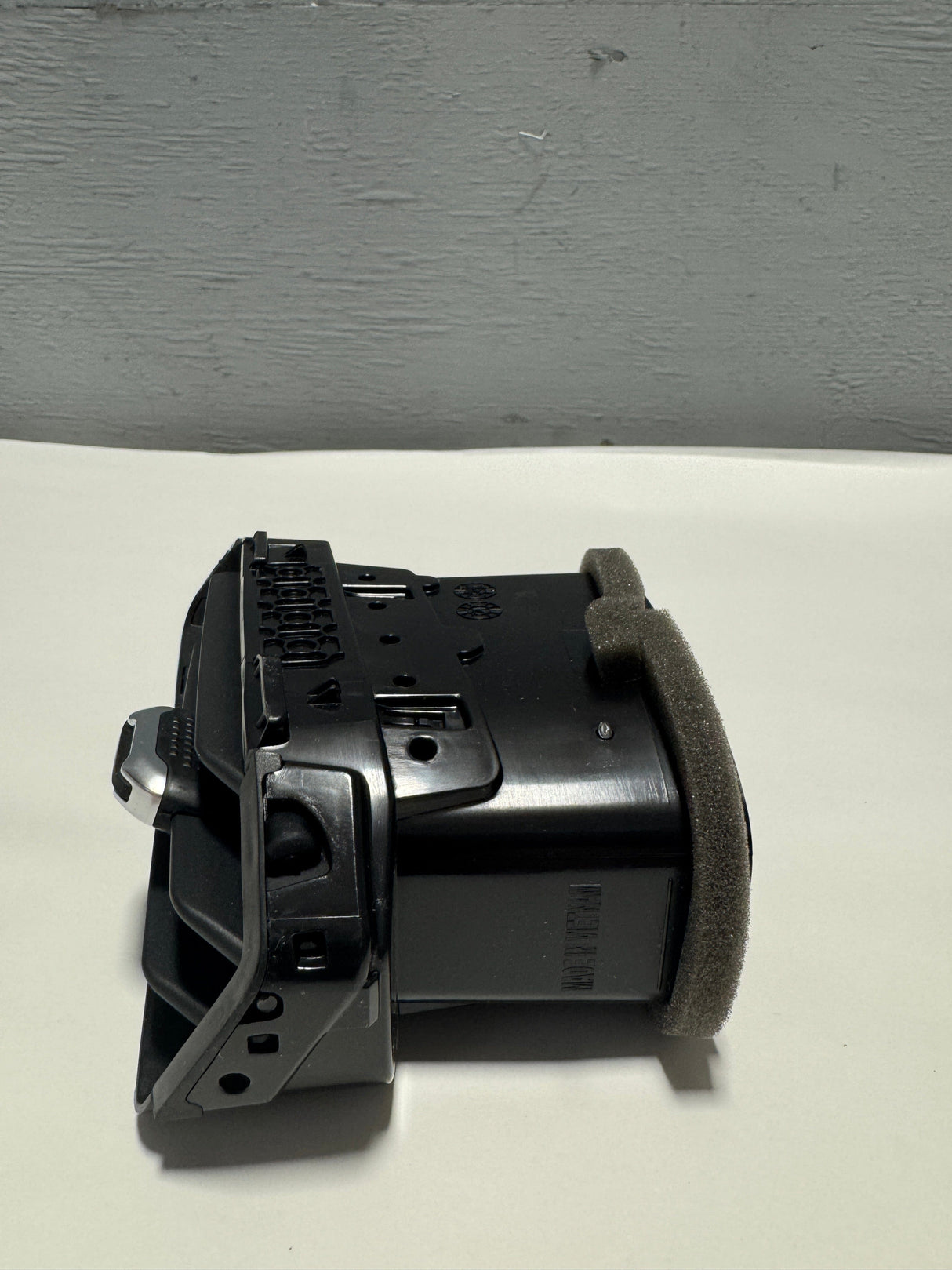 23356901 2019-2025 Silverado Sierra Driver Side Center Air Vent Outlet Deflector Genuine OEM