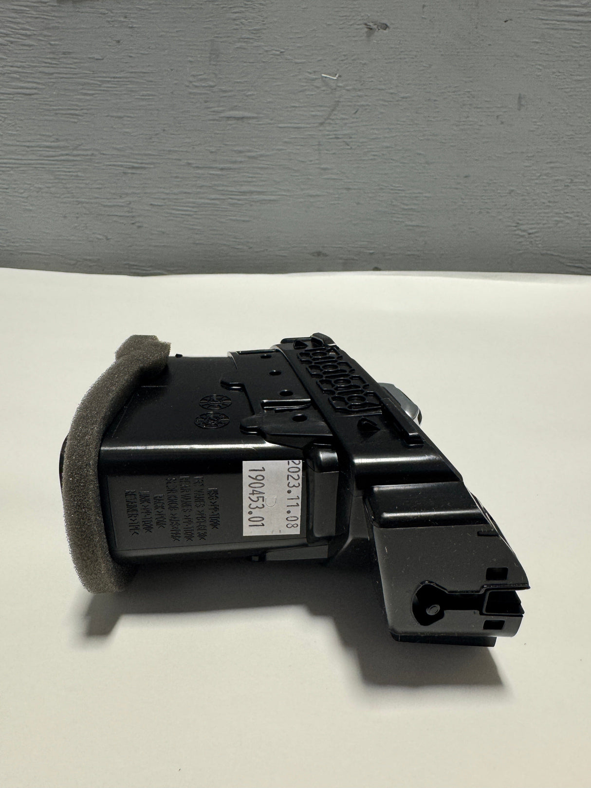 23356901 2019-2025 Silverado Sierra Driver Side Center Air Vent Outlet Deflector Genuine OEM