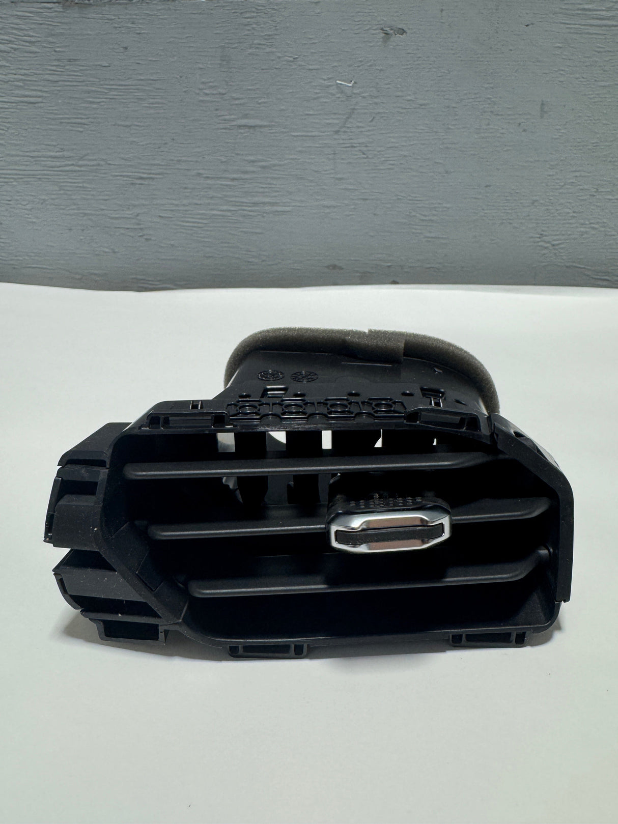 23356901 2019-2025 Silverado Sierra Driver Side Center Air Vent Outlet Deflector Genuine OEM
