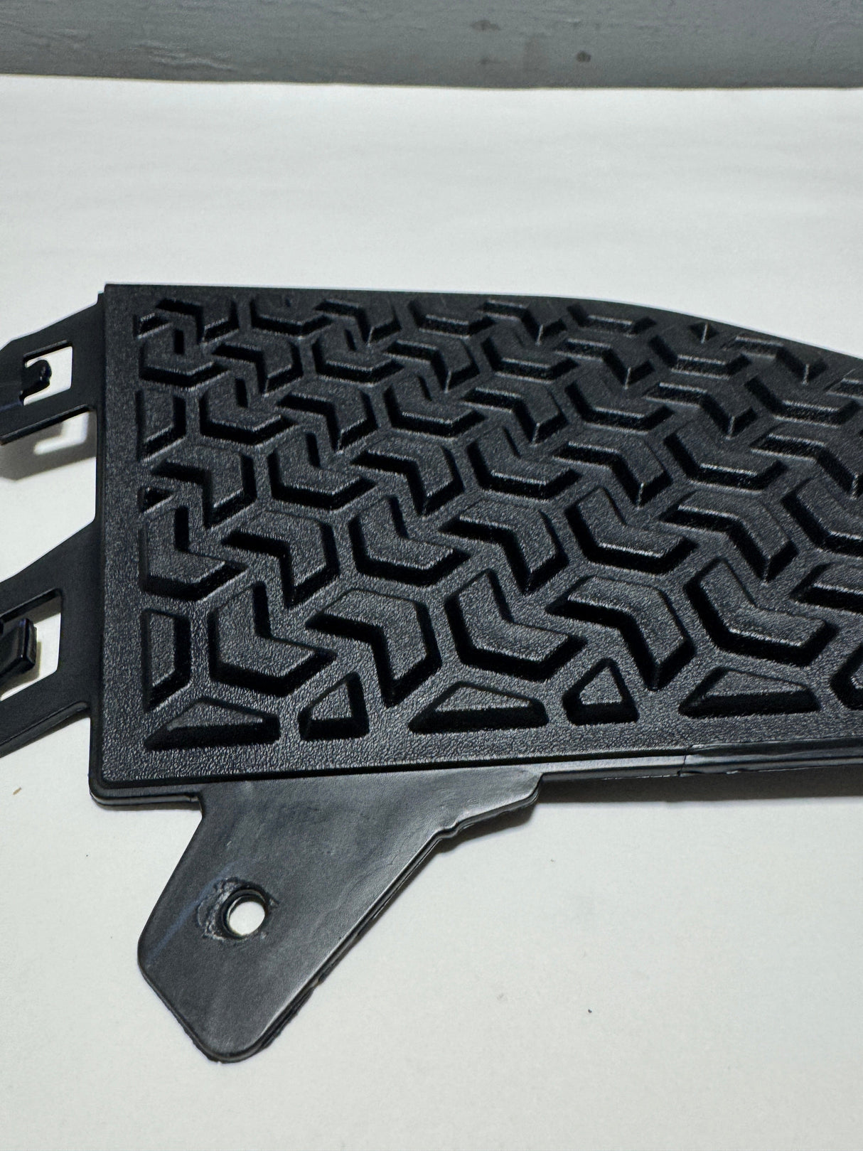 84227859 2019-2025 Silverado Sierra Passenger Side Rear Bumper Step Pad Genuine OEM