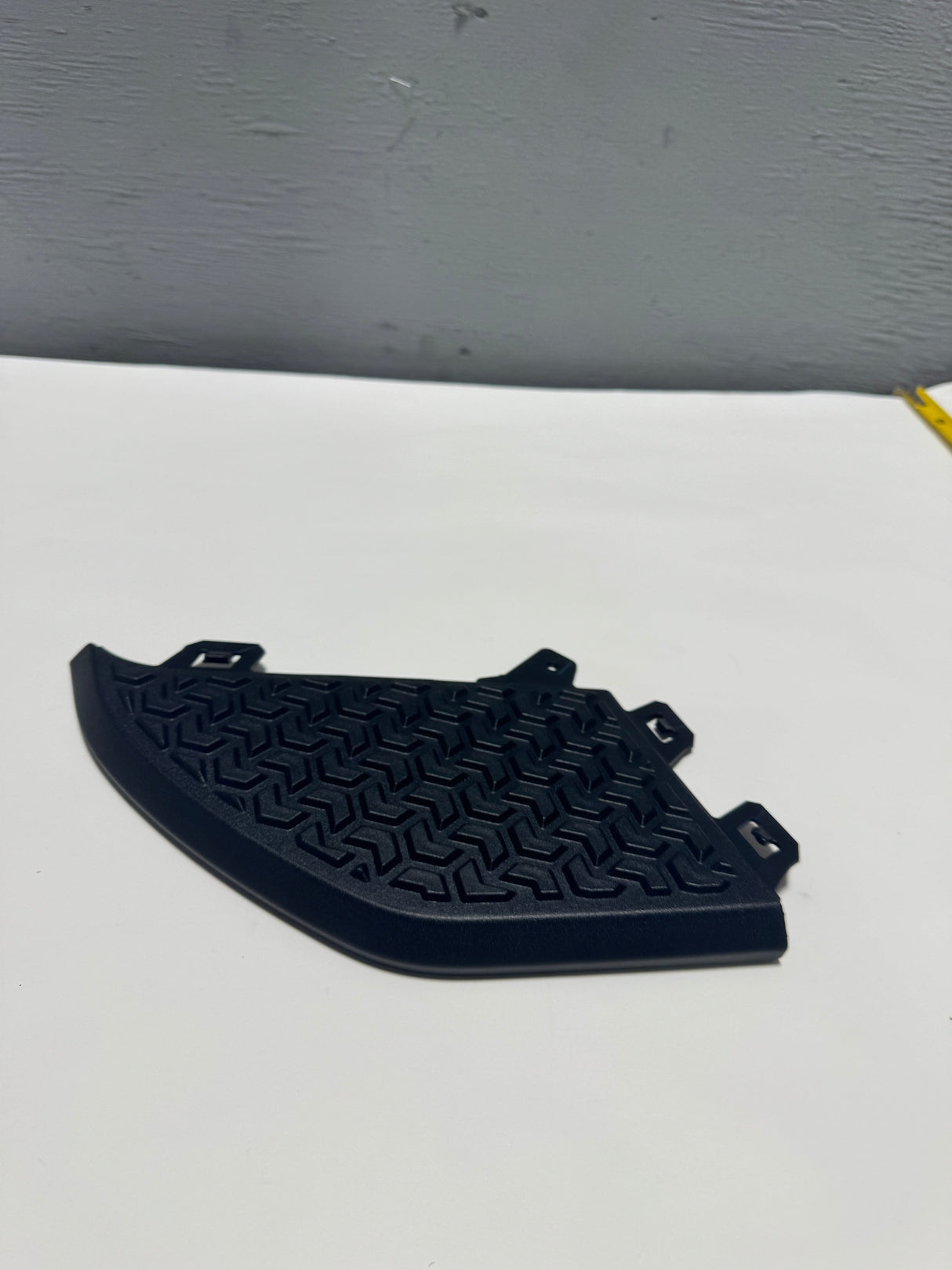 84227859 2019-2025 Silverado Sierra Passenger Side Rear Bumper Step Pad Genuine OEM