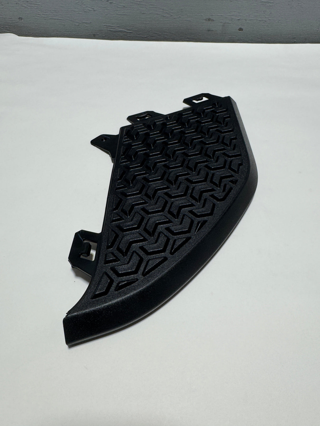 84227859 2019-2025 Silverado Sierra Passenger Side Rear Bumper Step Pad Genuine OEM