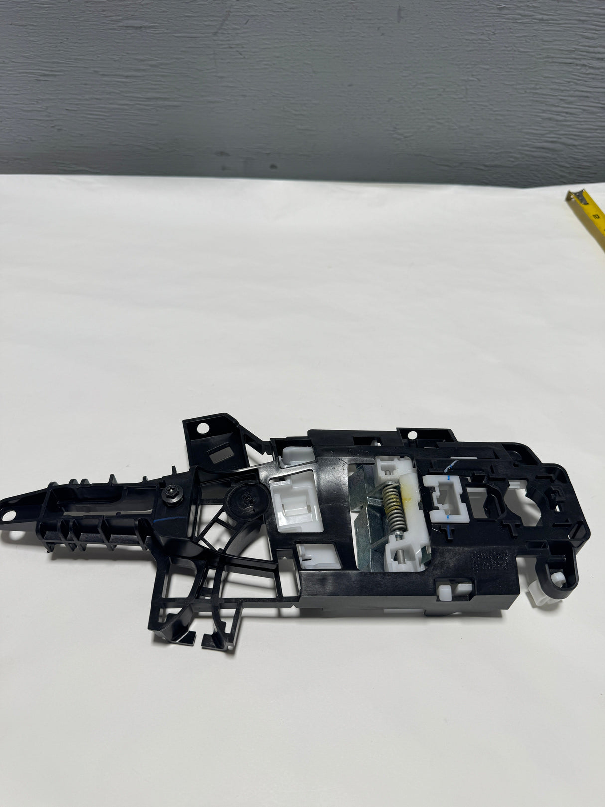 13550992 2019-2025 Silverado Sierra Passenger Side Rear Door Handle Bracket Genuine OEM