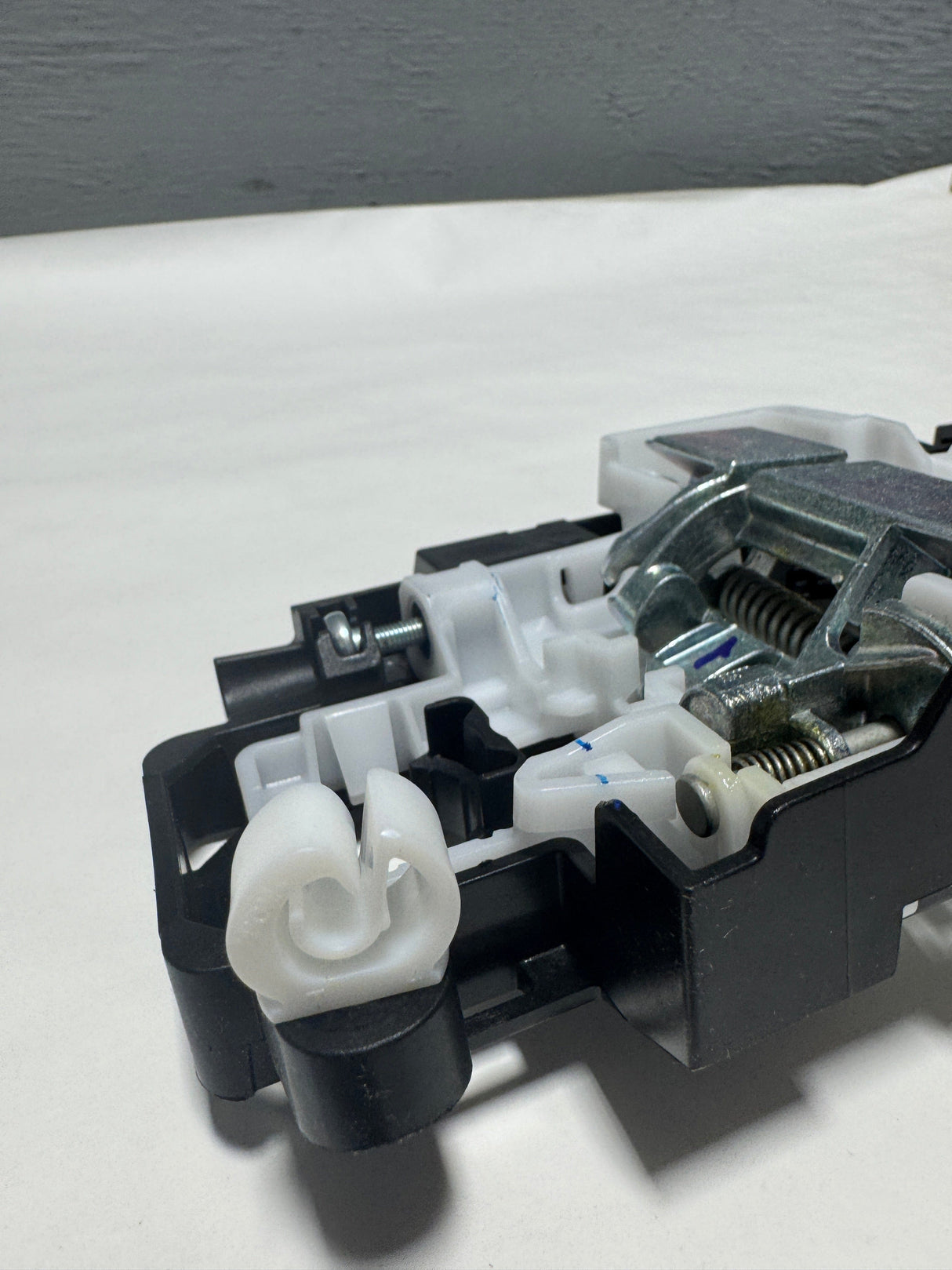 13550992 2019-2025 Silverado Sierra Passenger Side Rear Door Handle Bracket Genuine OEM