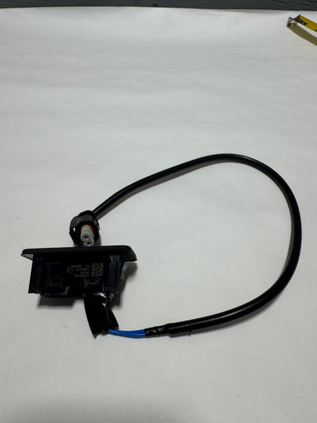85626238 2019-2025 Silverado Sierra Upper Tailgate Release Switch QK2 Blue Wire Version OEM