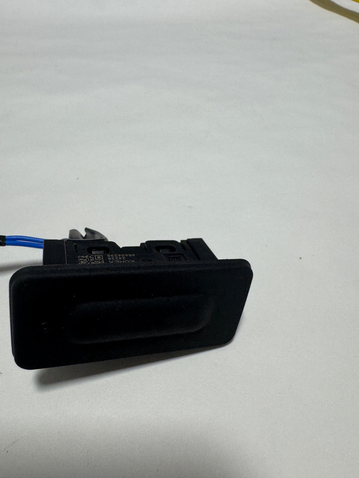 85626238 2019-2025 Silverado Sierra Upper Tailgate Release Switch QK2 Blue Wire Version OEM