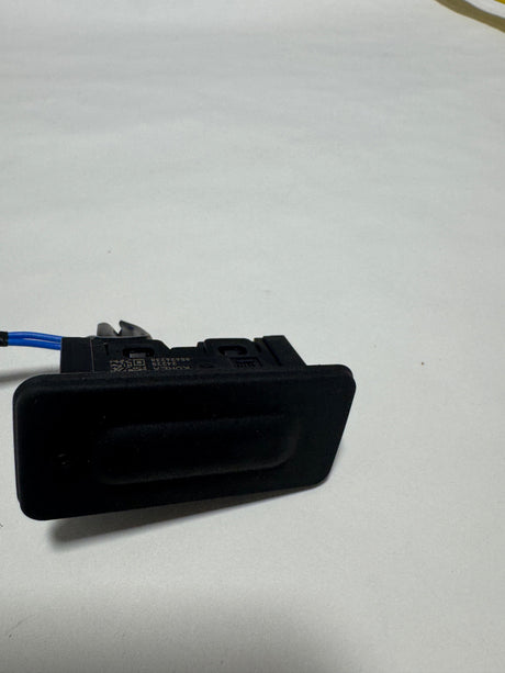 85626238 2019-2025 Silverado Sierra Upper Tailgate Release Switch QK2 Blue Wire Version OEM