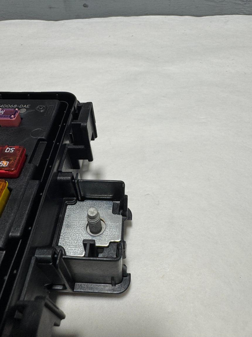 2020-2021 Ford F-250 F-350 6.7 Diesel Engine Fuse Panel Relay Box Under Hood OEM