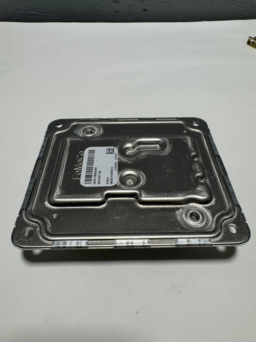 2020-2022 Ford F-250 F-350 (1) Head Lamp Light Ballast Module