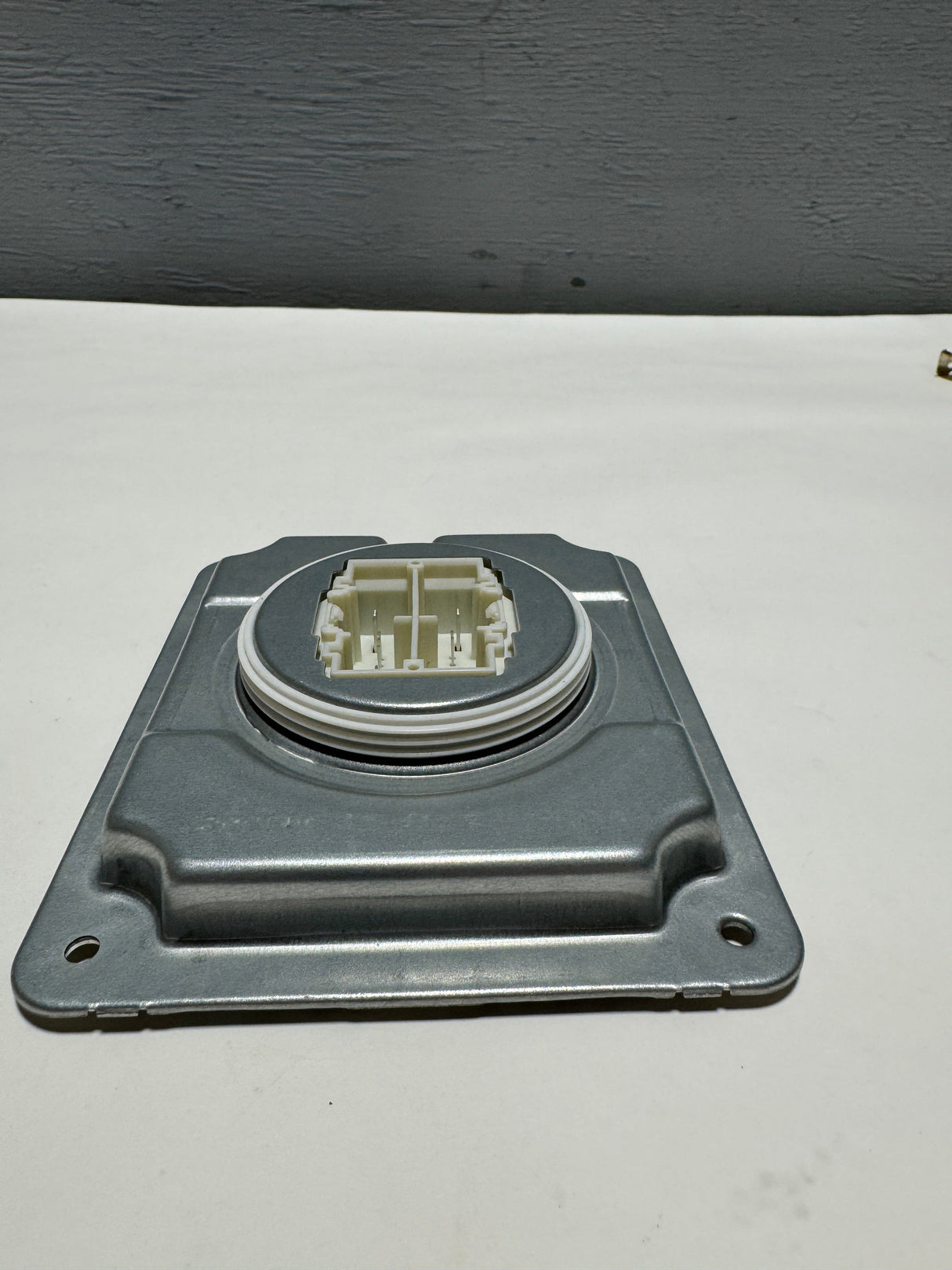 JX7Z-13C788-L 2020-2022 Ford F-250 F-350  (1) Head Lamp Light Ballast Module