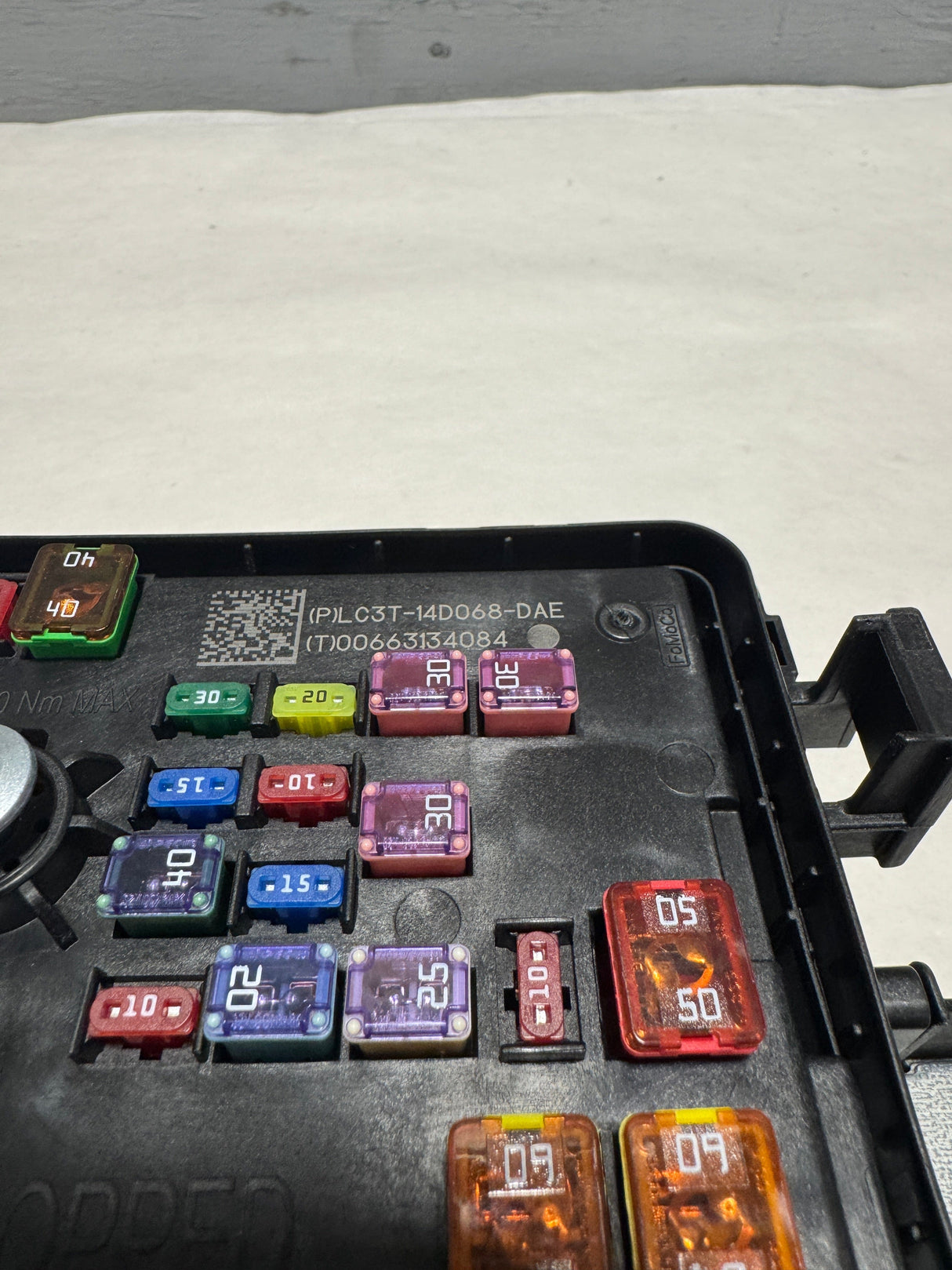 LC3Z-14A068-B 2020-2022 Ford F-250 F-350 6.2 7.3 Gas Engine Fuse Panel Relay Box Under Hood