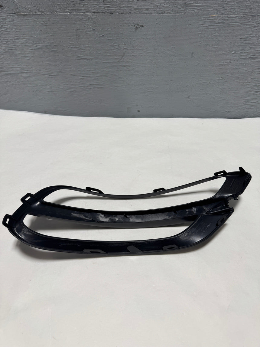 2020-2022 Kia Sportage Rear Bumper Passenger Side Light Trim Bezel For Park Assist Equipped Only