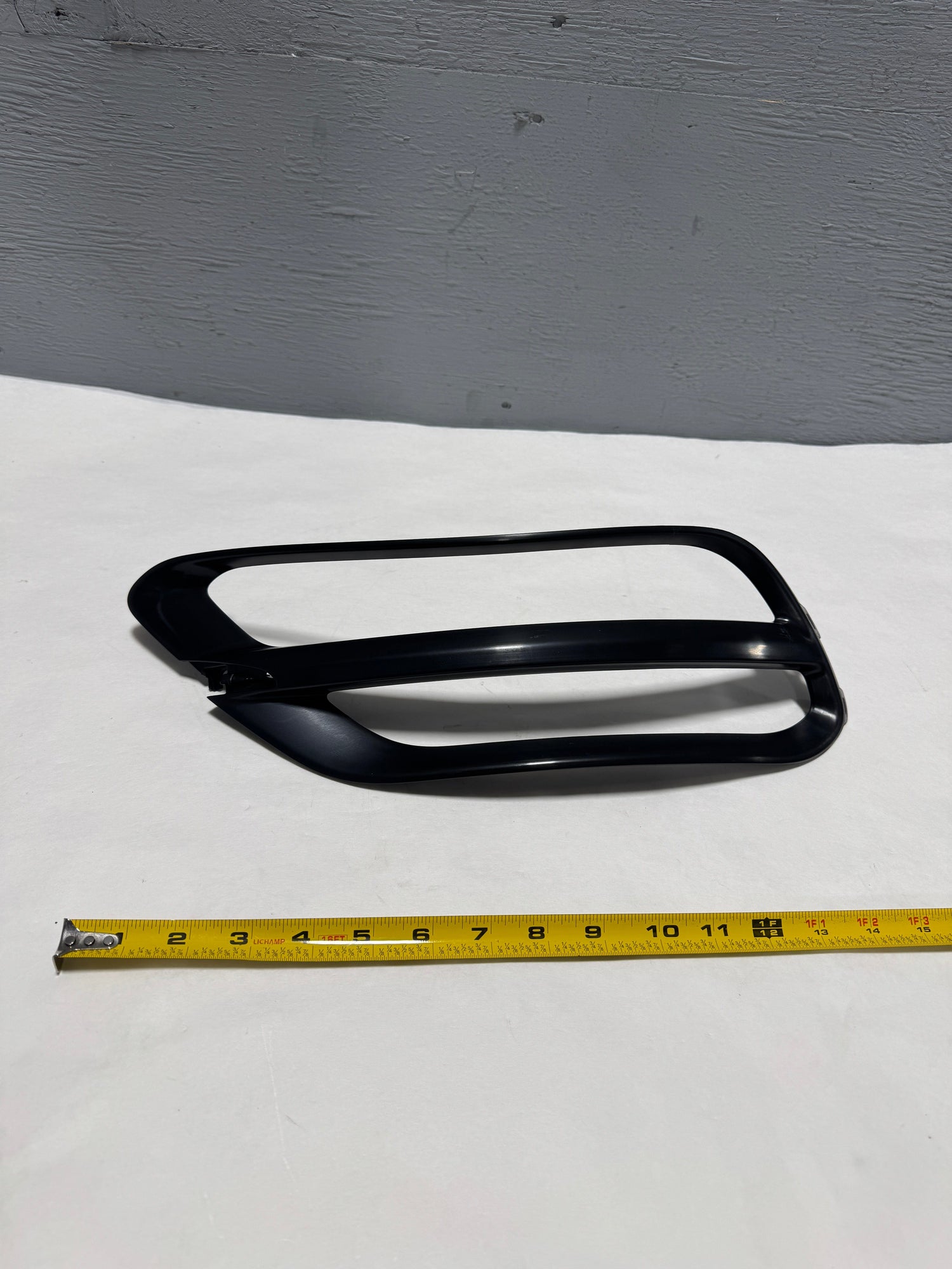 86658-D9500 2020-2022 Kia Sportage Rear Bumper Passenger Side Light Trim Bezel For Park Assist Equipped Only