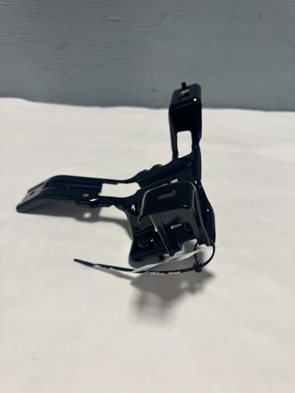 84752518 2020-2023 Cadillac CT4 Forward Range Radar Bracket OEM